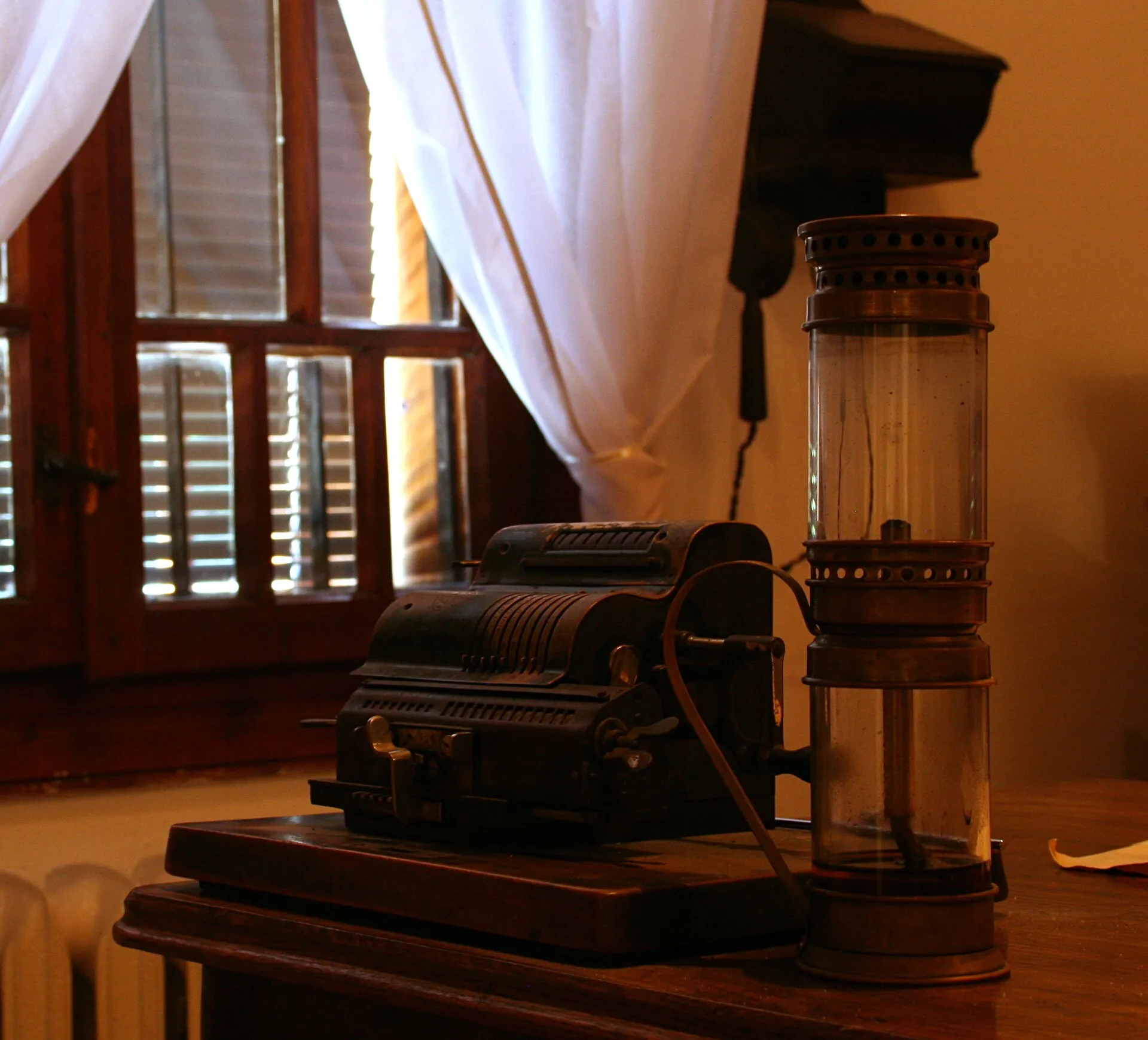 Łukasiewicz's kerosene lamp historical image 1