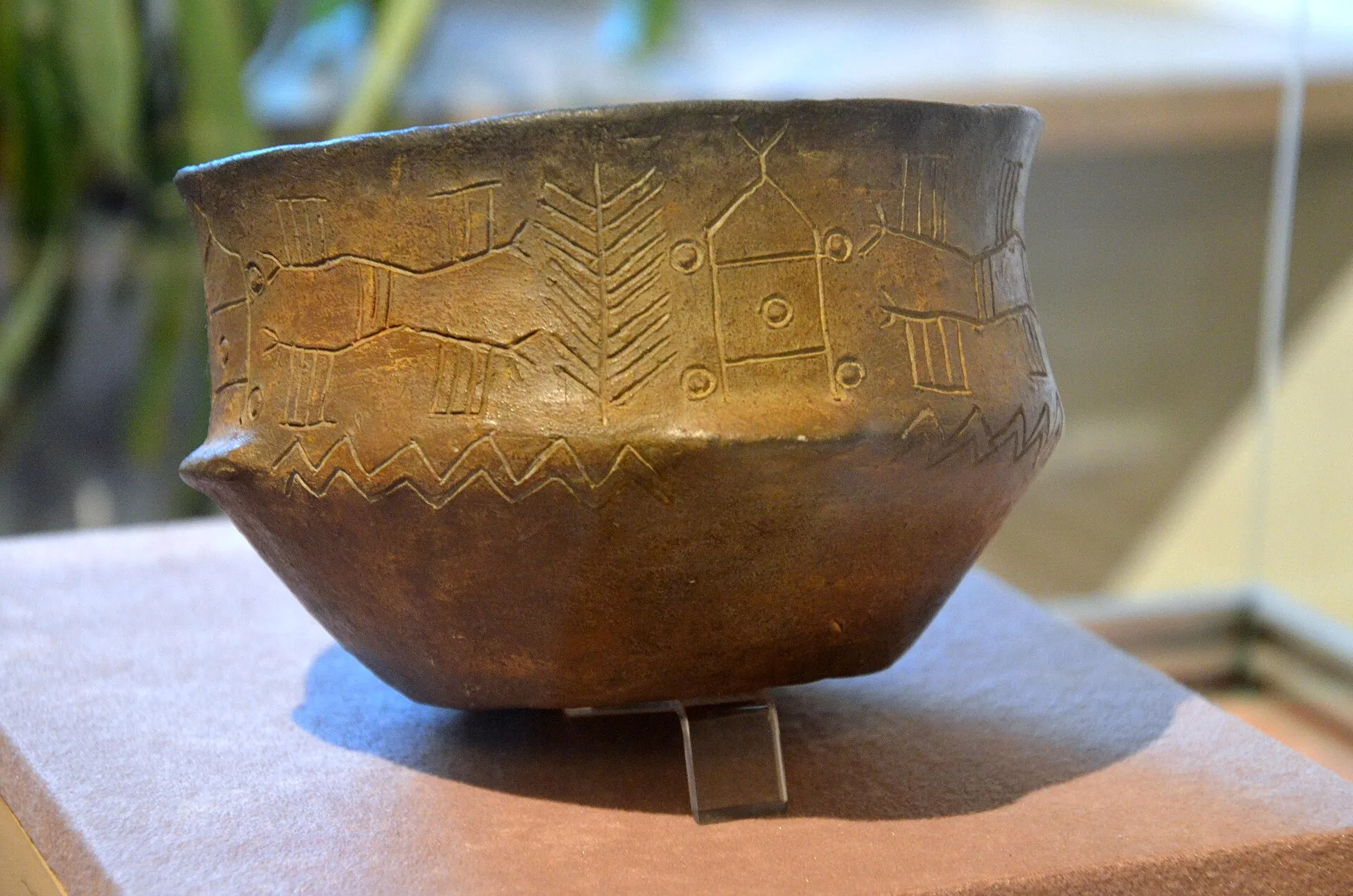 Bronocice pot depicts a wheeled wagon historical image 1