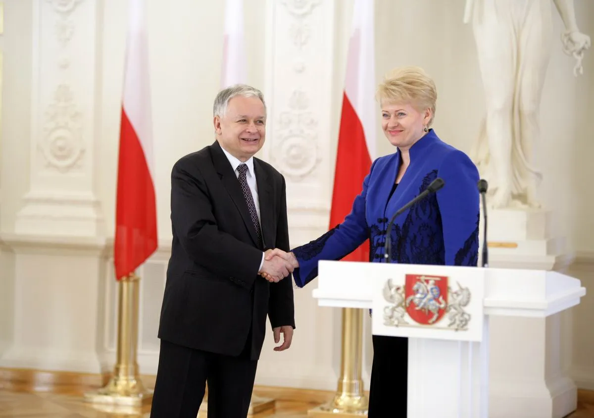 Lech Kaczyński takes office historical image 1