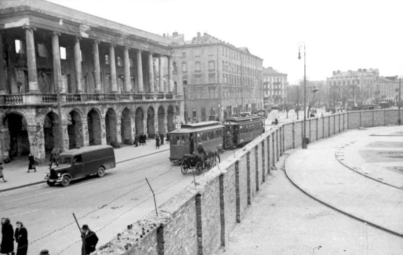 Warsaw Ghetto sealed historical image 1